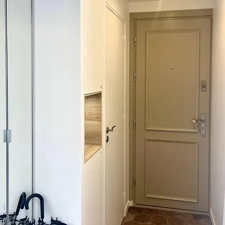 Bright 1 Bed In The Heart Of Hip Paris, Montorgueil Paris