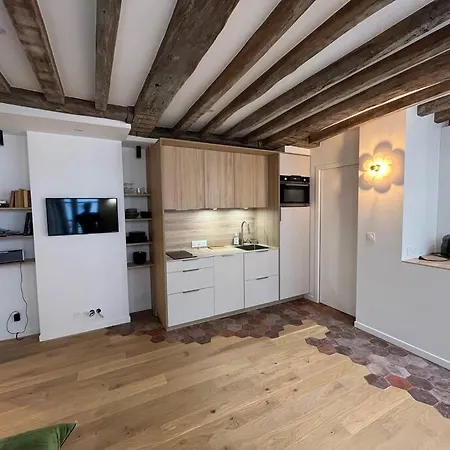 Bright 1 Bed In The Heart Of Hip Paris, Montorgueil Apartment *